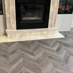 Кварцвиниловый SPC ламинат Vinilam Parquet Chevron Шеврон Легран RI444515CL4 французская елка 1293×305×8,5