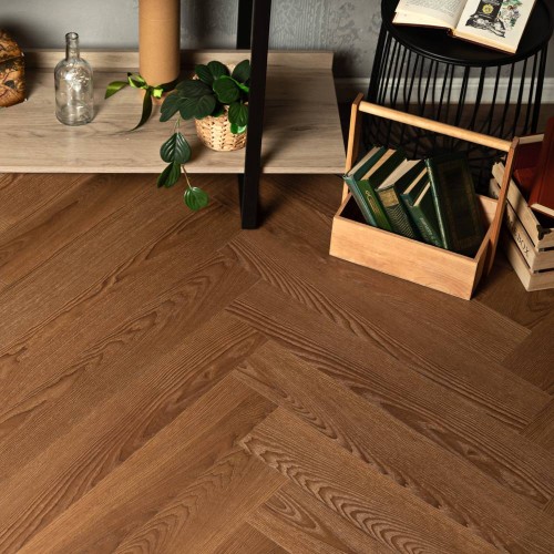 Кварцвиниловая плитка Vinilam клеевая Parquet Herringbone Glue Паркет Винсент GD11200 венгерская елка 762×152,4×2,5 фото в интерьере