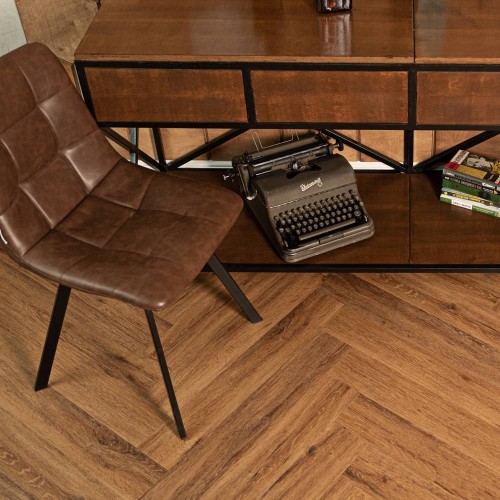 Кварцвиниловая плитка Vinilam клеевая Parquet Herringbone Glue Паркет Де Вилль GD11210 венгерская елка 762×152,4×2,5 фото в интерьере