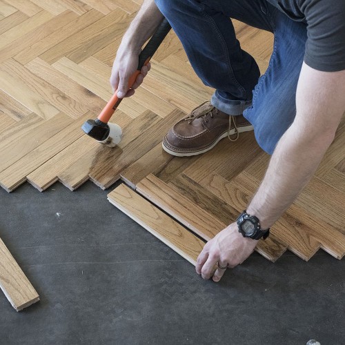 Укладка елочкой паркетной и инженерной доски с замковым соединением