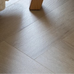 Кварцвиниловый SPC ламинат Vinilam Vinipol Herringbone Паркет Палладио 9944 венгерская елка 762×127×7