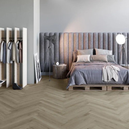 Кварцвиниловый SPC ламинат Invictus Maximus Herringbone River Oak Silt венгерская елка 743×145×5