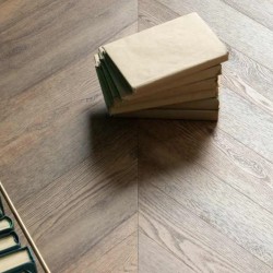 Кварцвиниловая плитка Vinilam клеевая Parquet Chevron Glue Шеврон Нормандия RI153610CL4 французская елка 690×115×2,5