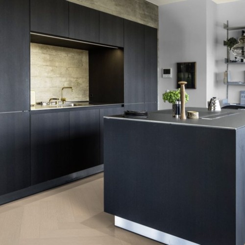 Паркетная доска Kahrs Life Authentic Herringbone Oak Mint Right LTCLRW5003R-121 Calm венгерская елка 593×121×10