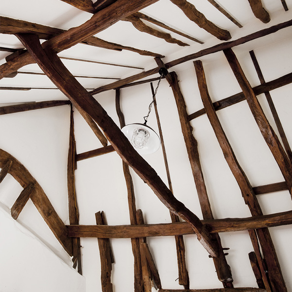 Малярный флизелин Anaglypta Wallrock Thermal Liner 450 10×0,75 м фото в интерьере