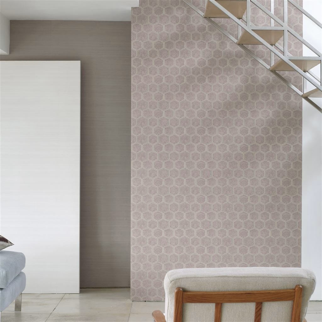 Обои Designers Guild Chinon Manipur Amethyst PDG1121/02 фото в интерьере