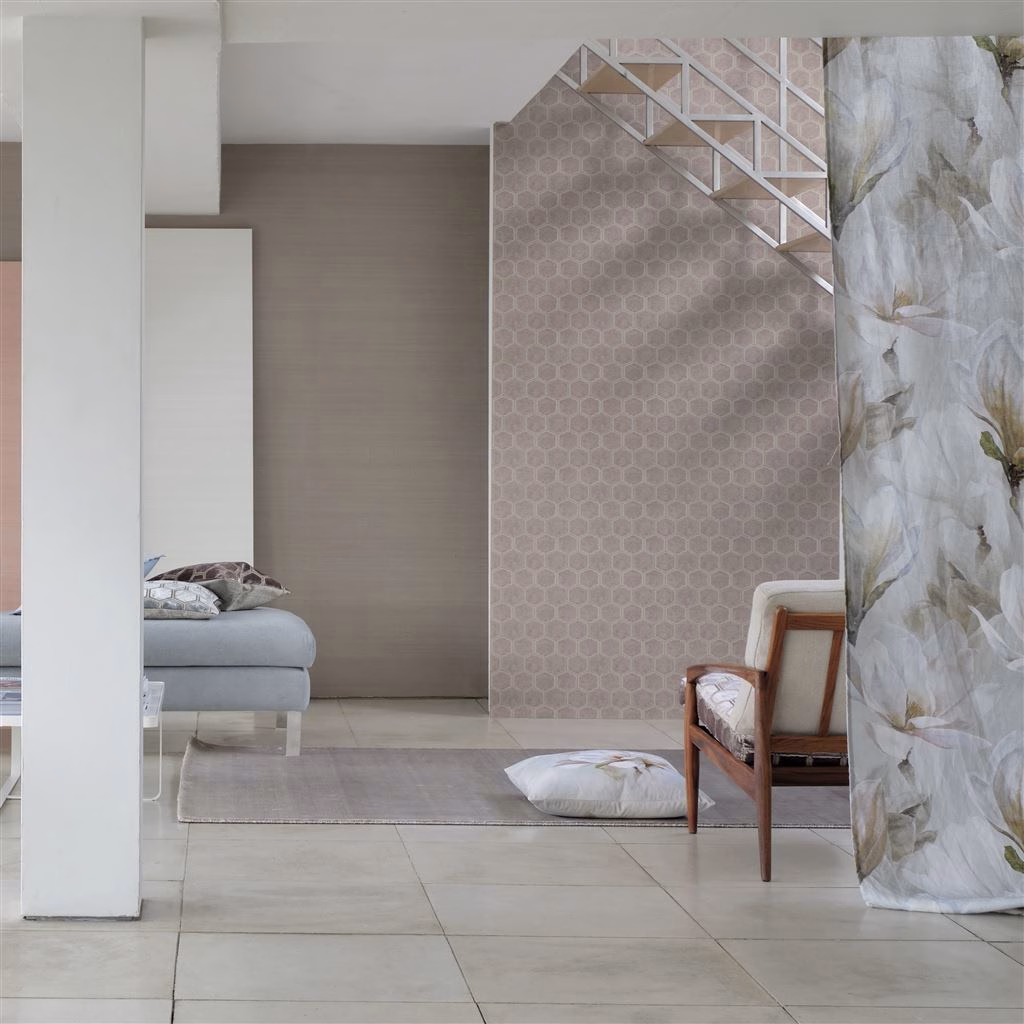 Обои Designers Guild Chinon Manipur Amethyst PDG1121/02 фото в интерьере