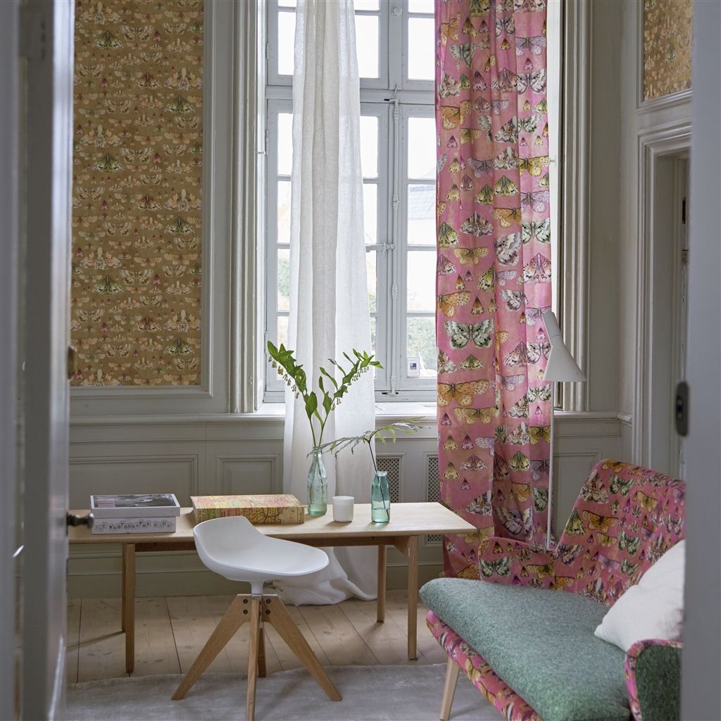 Обои Designers Guild Jardin Des Plantes Issoria Gold PDG713/06 фото в интерьере