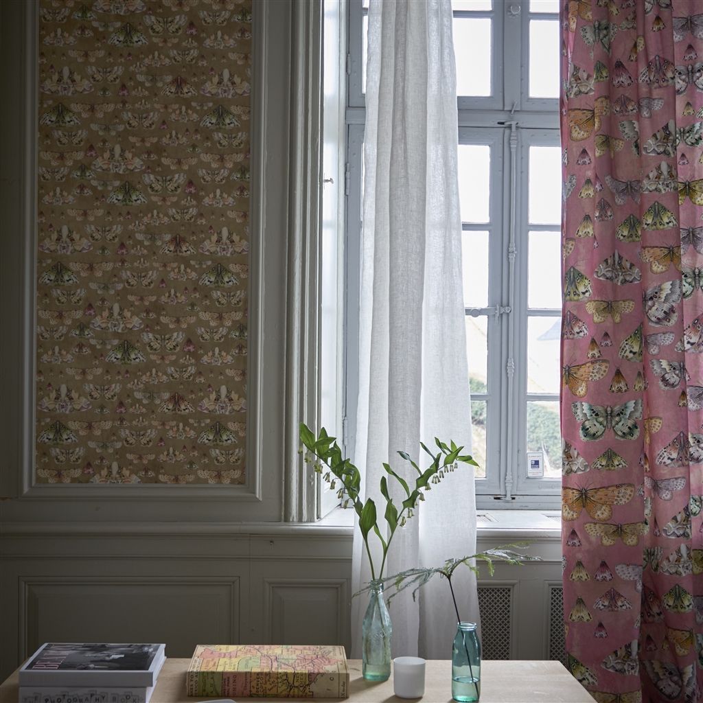 Обои Designers Guild Jardin Des Plantes Issoria Gold PDG713/06 фото в интерьере