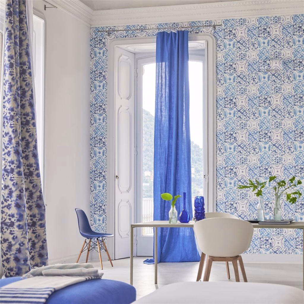 Обои Designers Guild Majolica Pesaro Cobalt PDG1021/01 фото в интерьере
