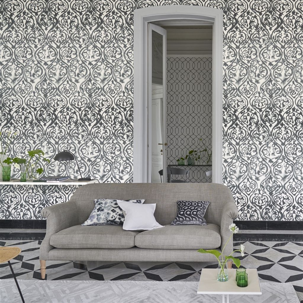 Панно Designers Guild Majolica Arabesque Graphite PDG1029/02 фото в интерьере