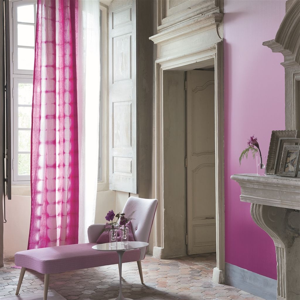 Панно Designers Guild Marquisette Saraille-Fuchsia P600/06 фото в интерьере