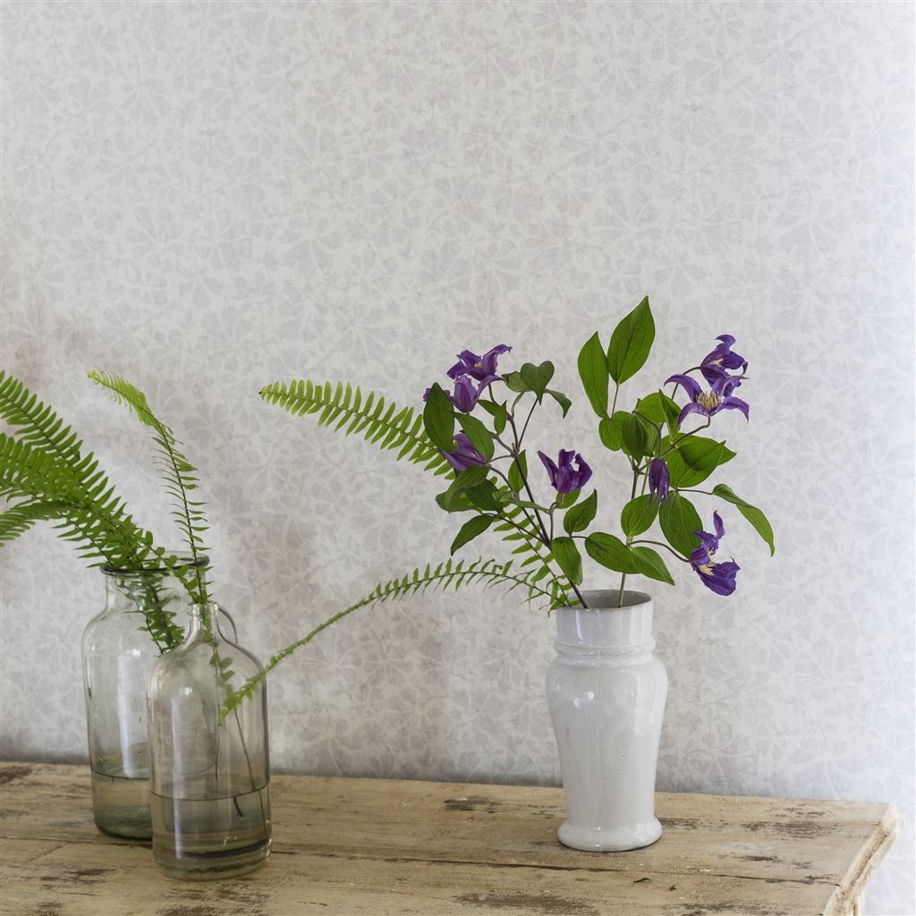 Обои Designers Guild Marquisette Arlay-Graphite PDG686/08 фото в интерьере