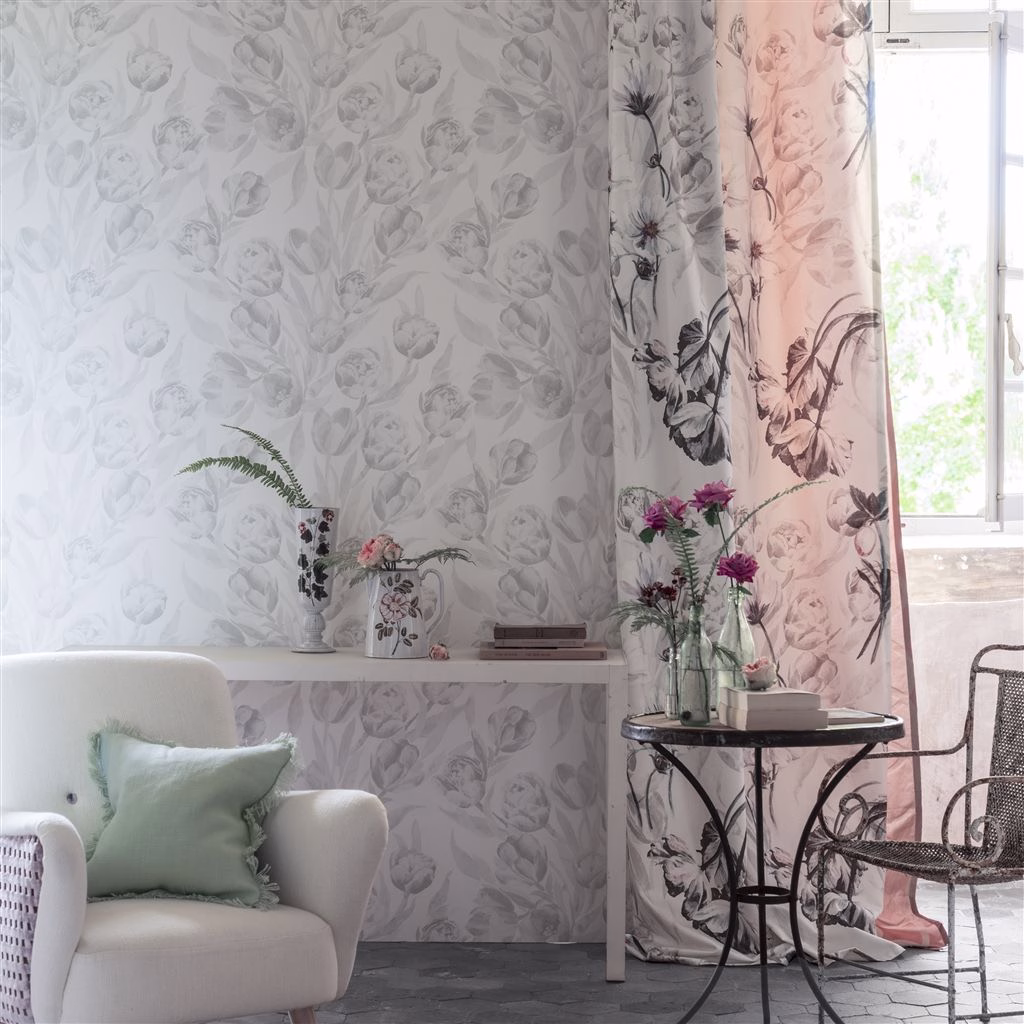 Обои Designers Guild Marquisette Fontainebleau-Silver PDG685/08 фото в интерьере