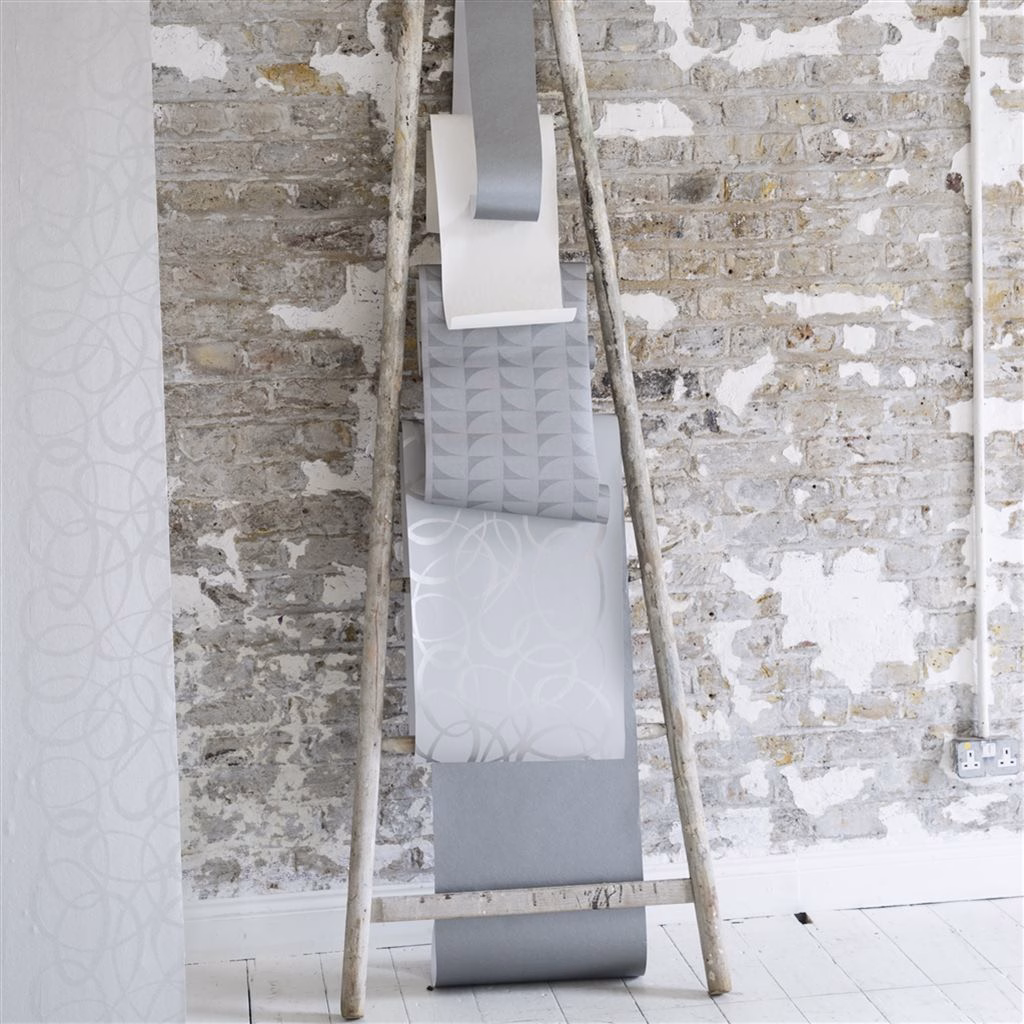 Обои Designers Guild Marquisette Ernani-Graphite P502/61 фото в интерьере