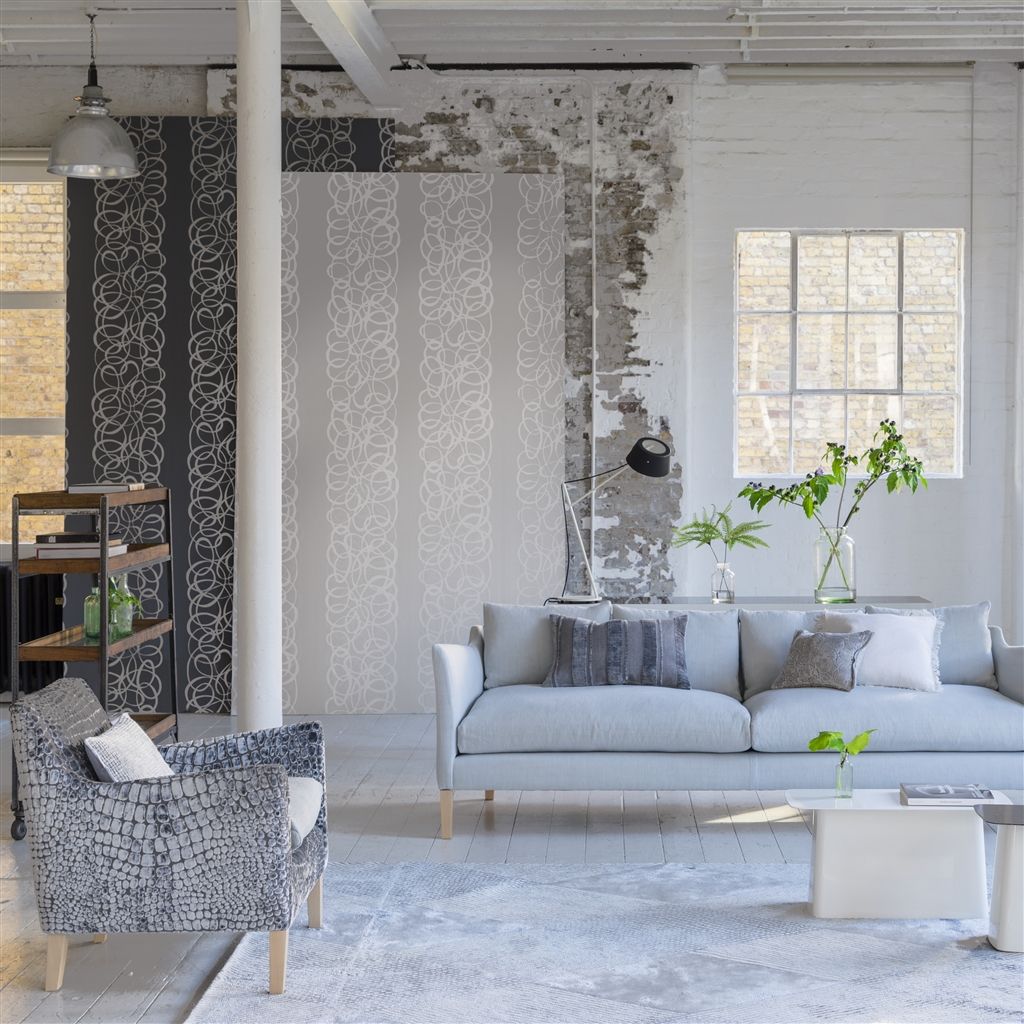 Обои Designers Guild Marquisette Montauroux - Platinum PDG692/02 фото в интерьере