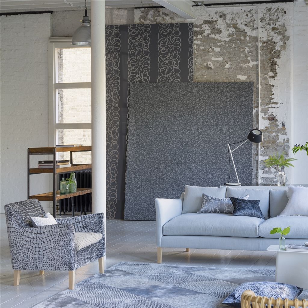 Обои Designers Guild Marquisette Marquisette-Graphite PDG689/06 фото в интерьере