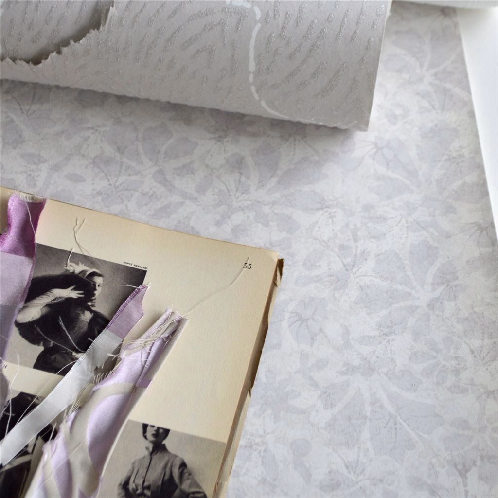 Обои Designers Guild Marquisette Arlay-Graphite PDG686/08 фото в интерьере