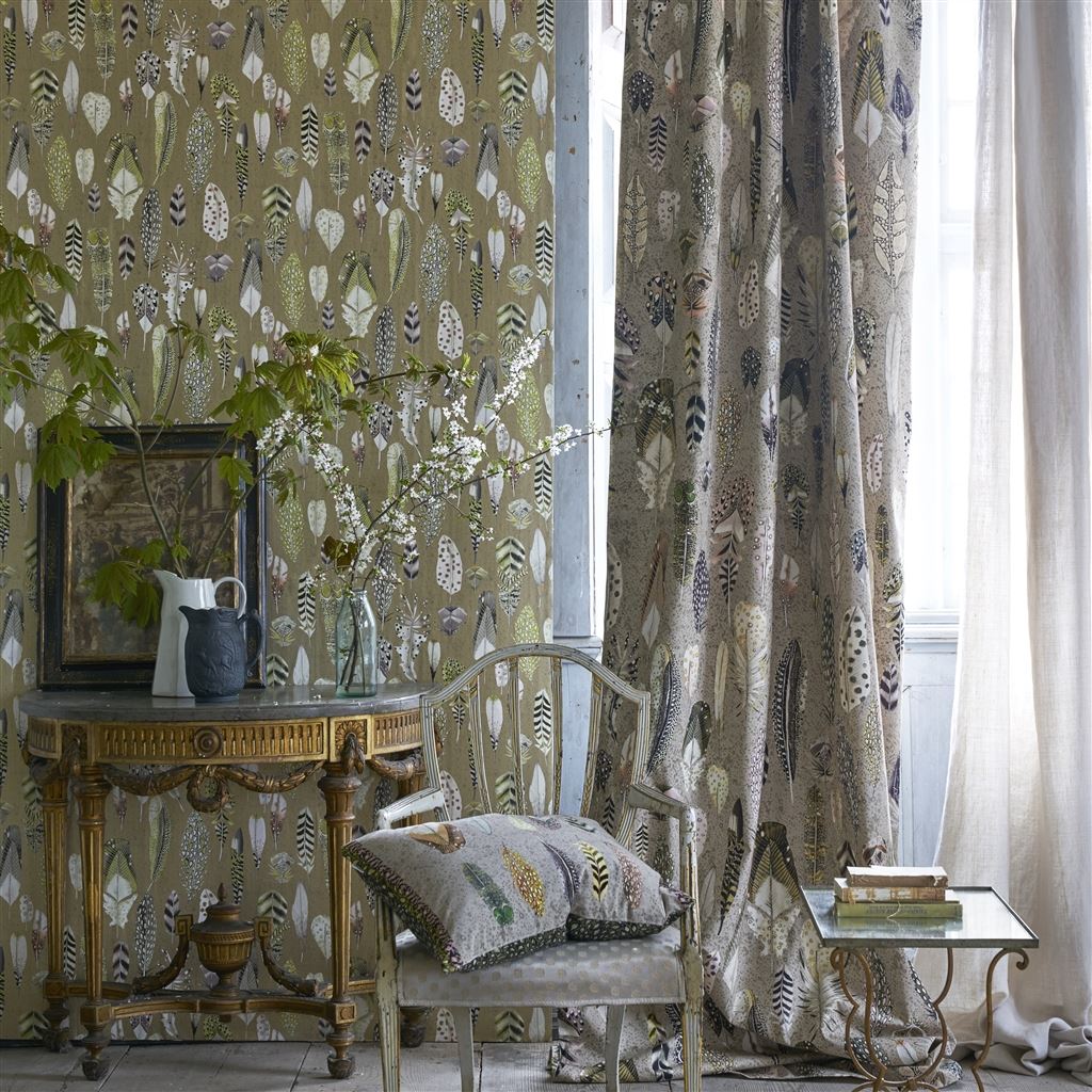 Обои Designers Guild Tulipa Stellata Quill Gold PDG1030/02 фото в интерьере