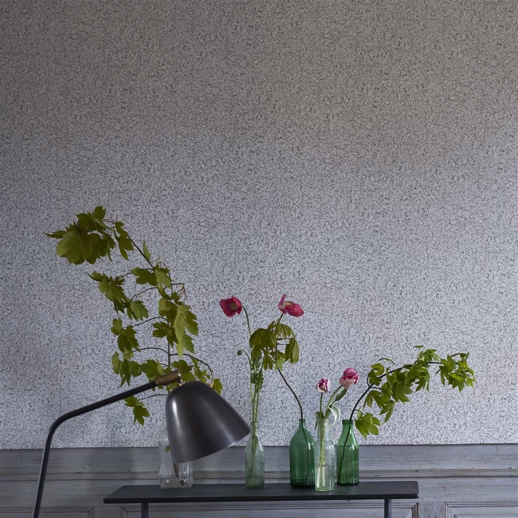 Обои Designers Guild Tulipa Stellata Pavonazzo Pewter PDG1031/04 фото в интерьере
