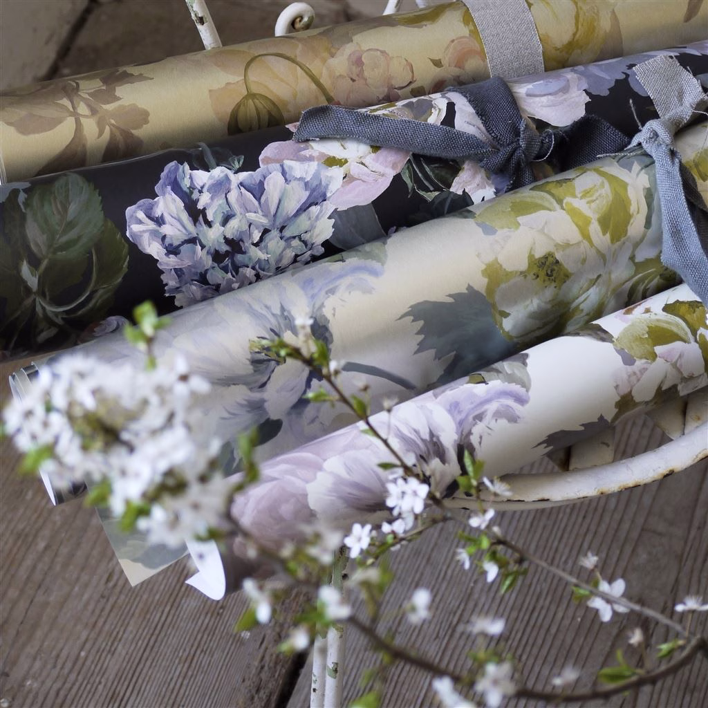 Обои Designers Guild Tulipa Stellata Delft Flower Charcoal PDG1033/01