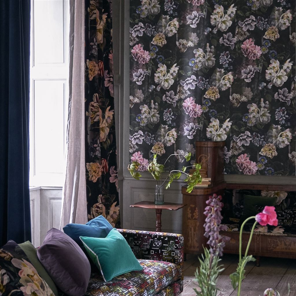 Панно Designers Guild Tulipa Stellata Delft Flower Grande Graphite PDG1038/01 фото в интерьере