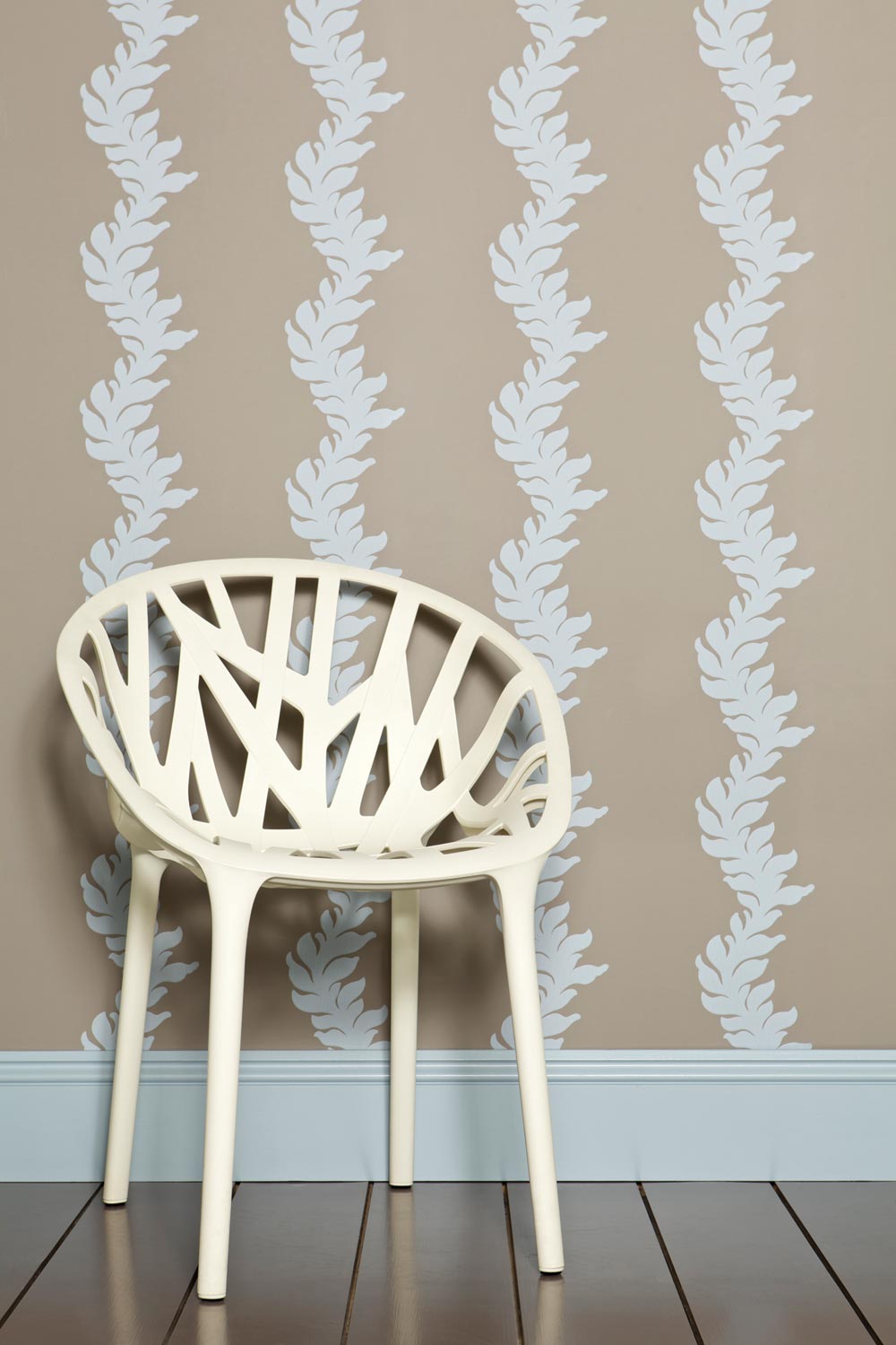 Обои Farrow & Ball Grace and Favour Acanthus BP 2719 фото в интерьере