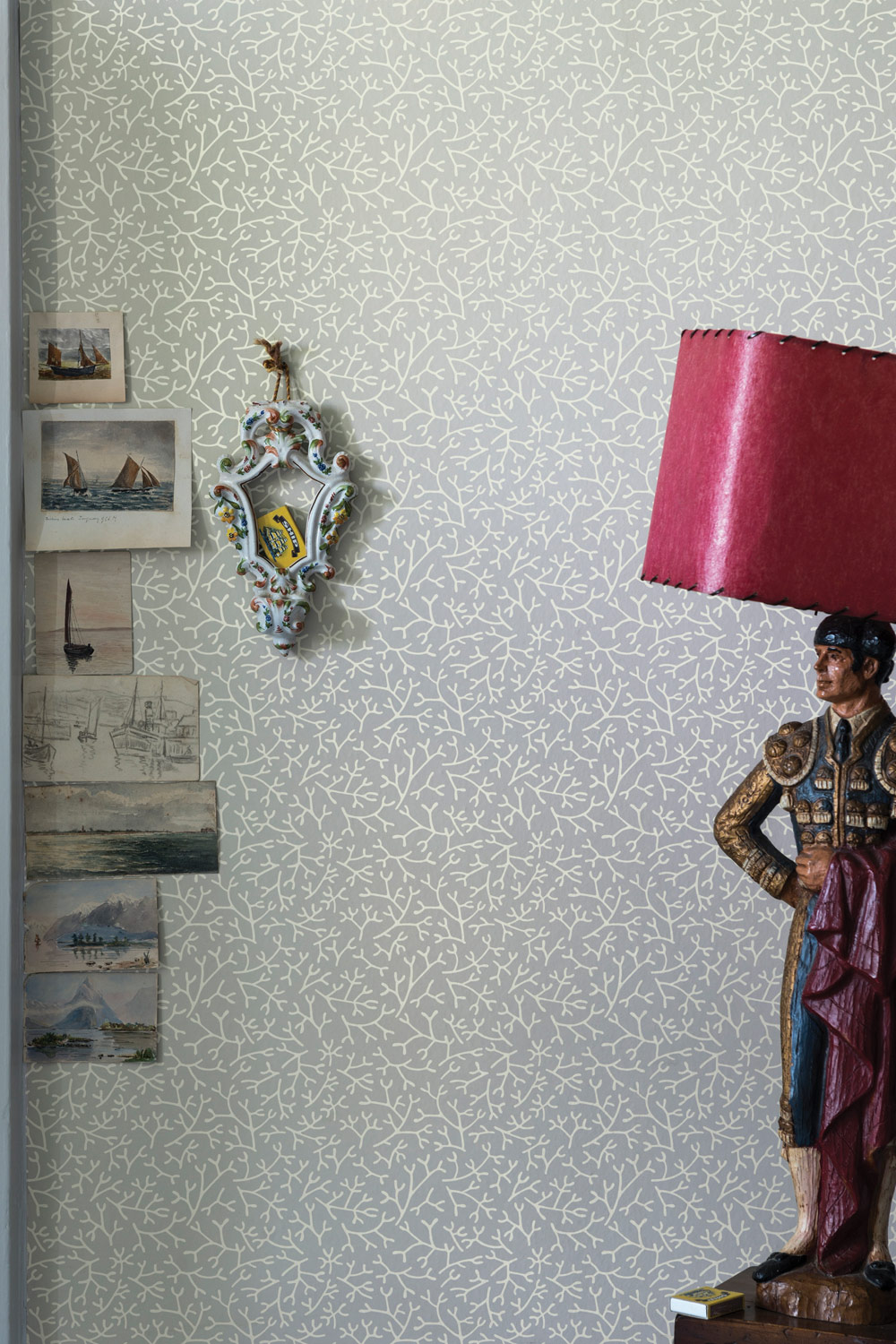 Обои Farrow & Ball Prim & Proper Samphire BP 4001 фото в интерьере