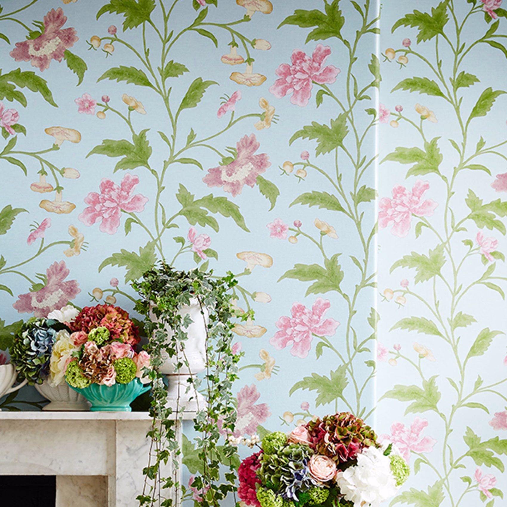 Обои Little Greene Archive Trails China Rose − Blue Lustre 0247CHBLUEL фото в интерьере