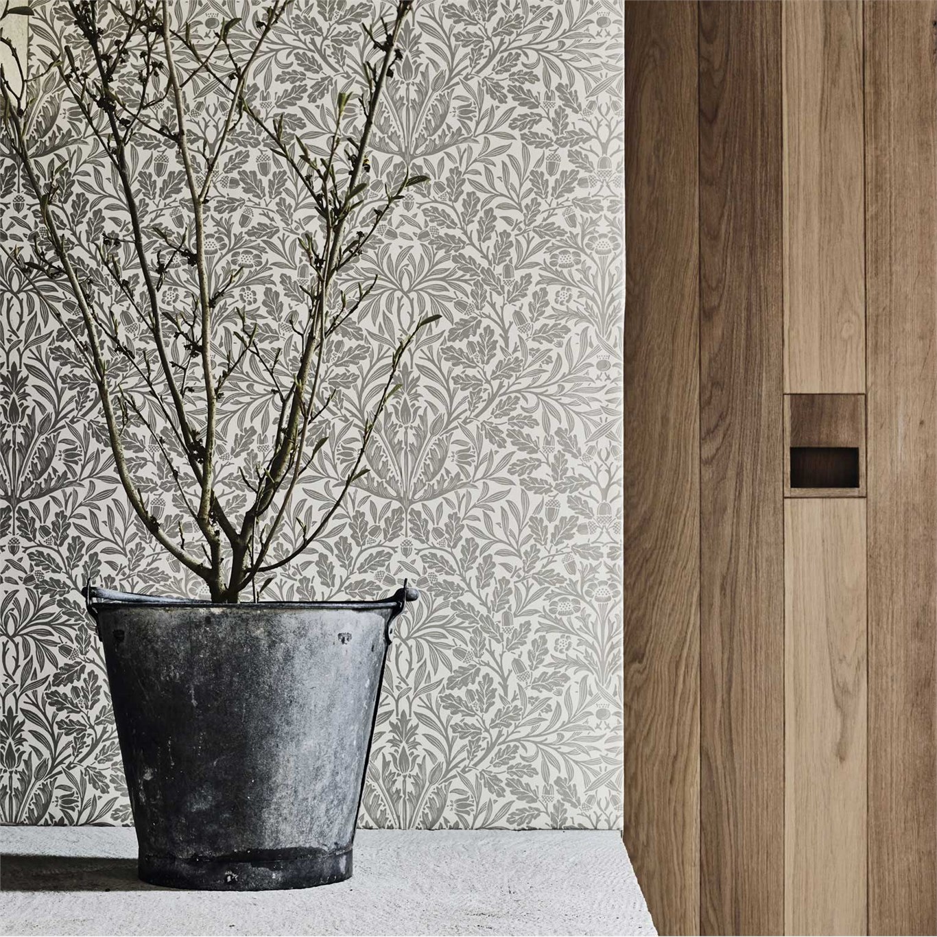 Обои Morris Pure Acorn 216042 фото в интерьере