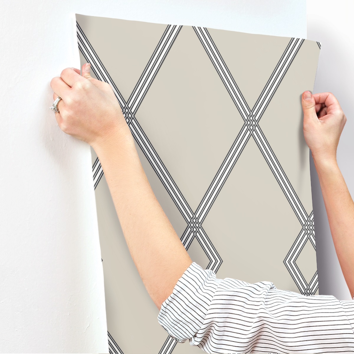 Обои York Conservatory Ribbon Stripe Trellis CY1510 Обои York Conservatory Ribbon Stripe Trellis CY1510