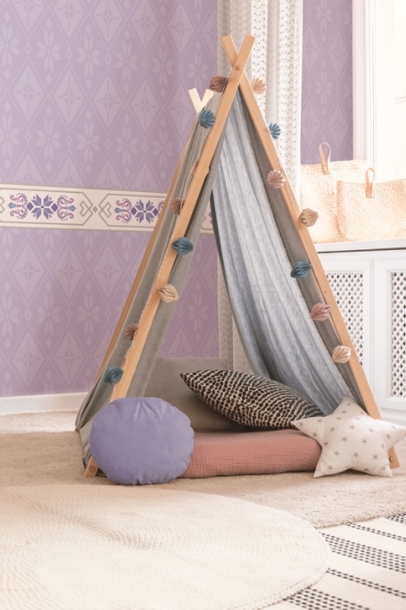 Бордюр York Disney IV Disney Frozen 2 Elsas Door DI1006BD фото в интерьере