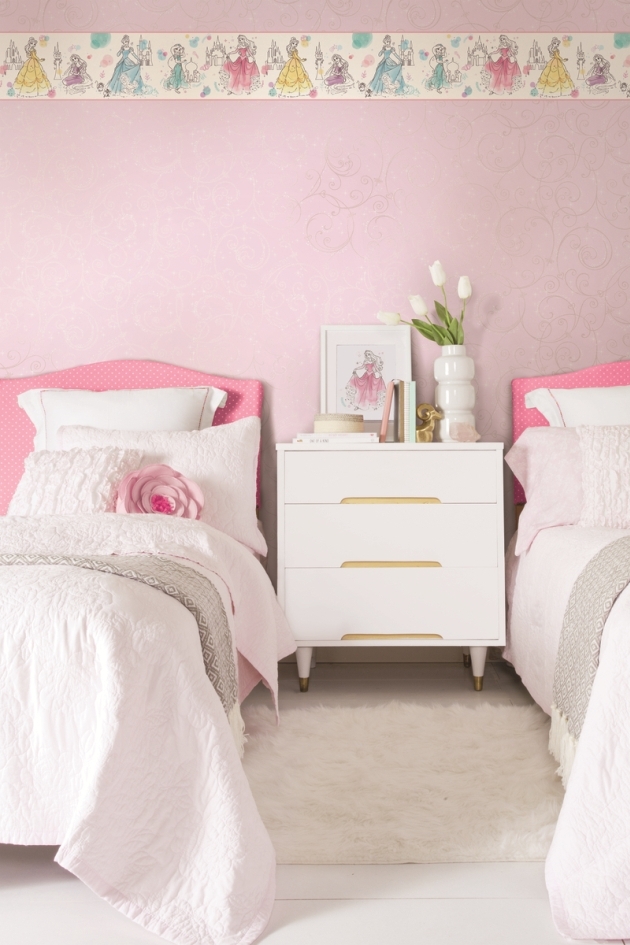 Бордюр York Disney IV Disney Princess Pretty Elegant DI1021BD фото в интерьере