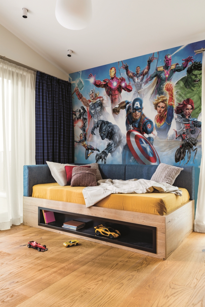 Панно York Disney IV Avenger Gallery Art RMK11411M фото в интерьере