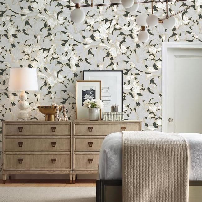 Обои York Modern Heritage 125th Anniversary Acanthus Toss NV5510 фото в интерьере