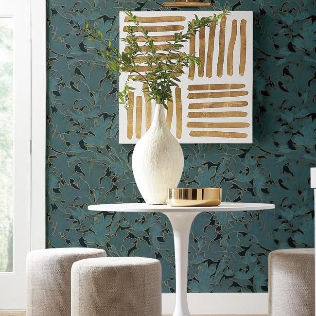 Обои York Modern Heritage 125th Anniversary Acanthus Toss NV5512 фото в интерьере