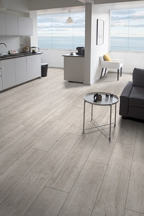 Пробковый пол замковый CorkArt Design concept Enzo DW 4002 DNN B 1200×210×10,5 фото в интерьере