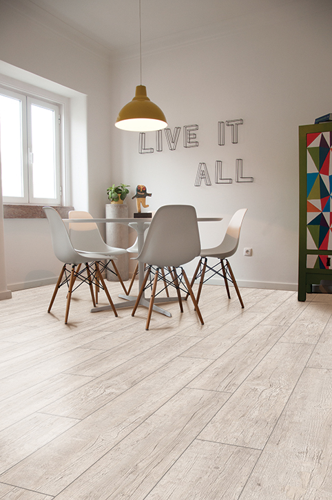 Пробковый пол замковый CorkArt Design concept Enzo DW 4002 DNN B 1200×210×10,5 фото в интерьере