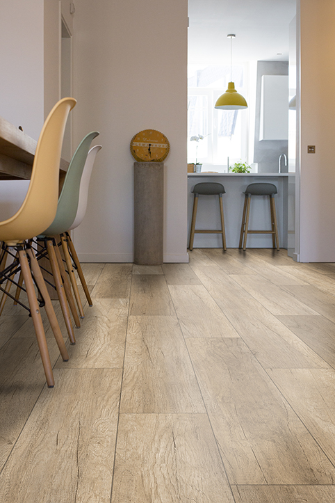 Пробковый пол клеевой CorkArt Design concept Enzo PY 4006 LNN X 1200×210×6 фото в интерьере