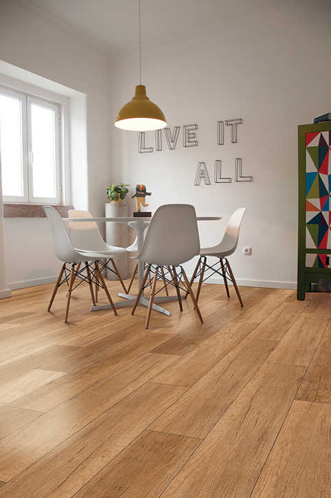 Пробковый пол клеевой CorkArt Design concept Enzo PY 4007 LNN X 1200×210×6 фото в интерьере