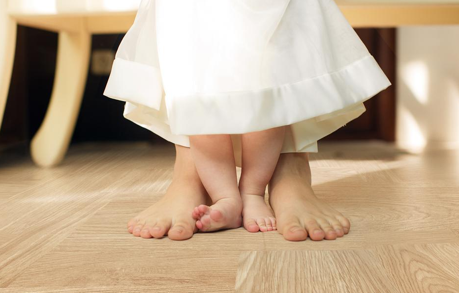 Пробковый пол замковый Corkstyle Time Parquet Daylight 620х450х11 фото в интерьере