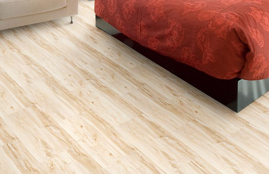 Пробковый пол клеевой Corkstyle Wood Maple 915×305×6 фото в интерьере