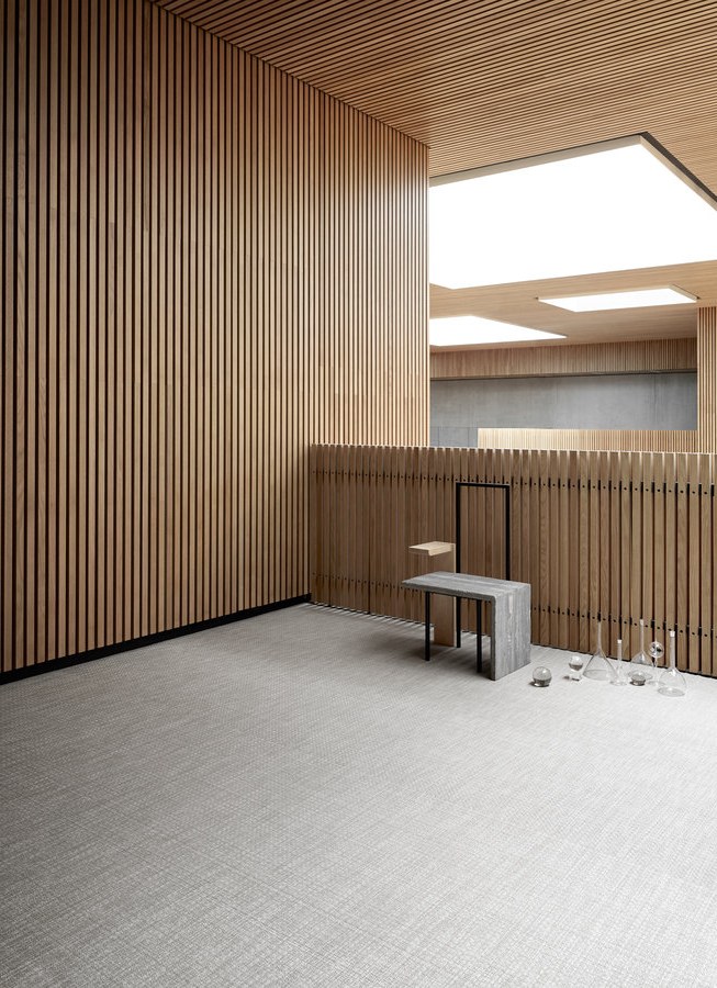 Виниловый пол Bolon плетёный Elements Ash 108293 500×500×3 фото в интерьере