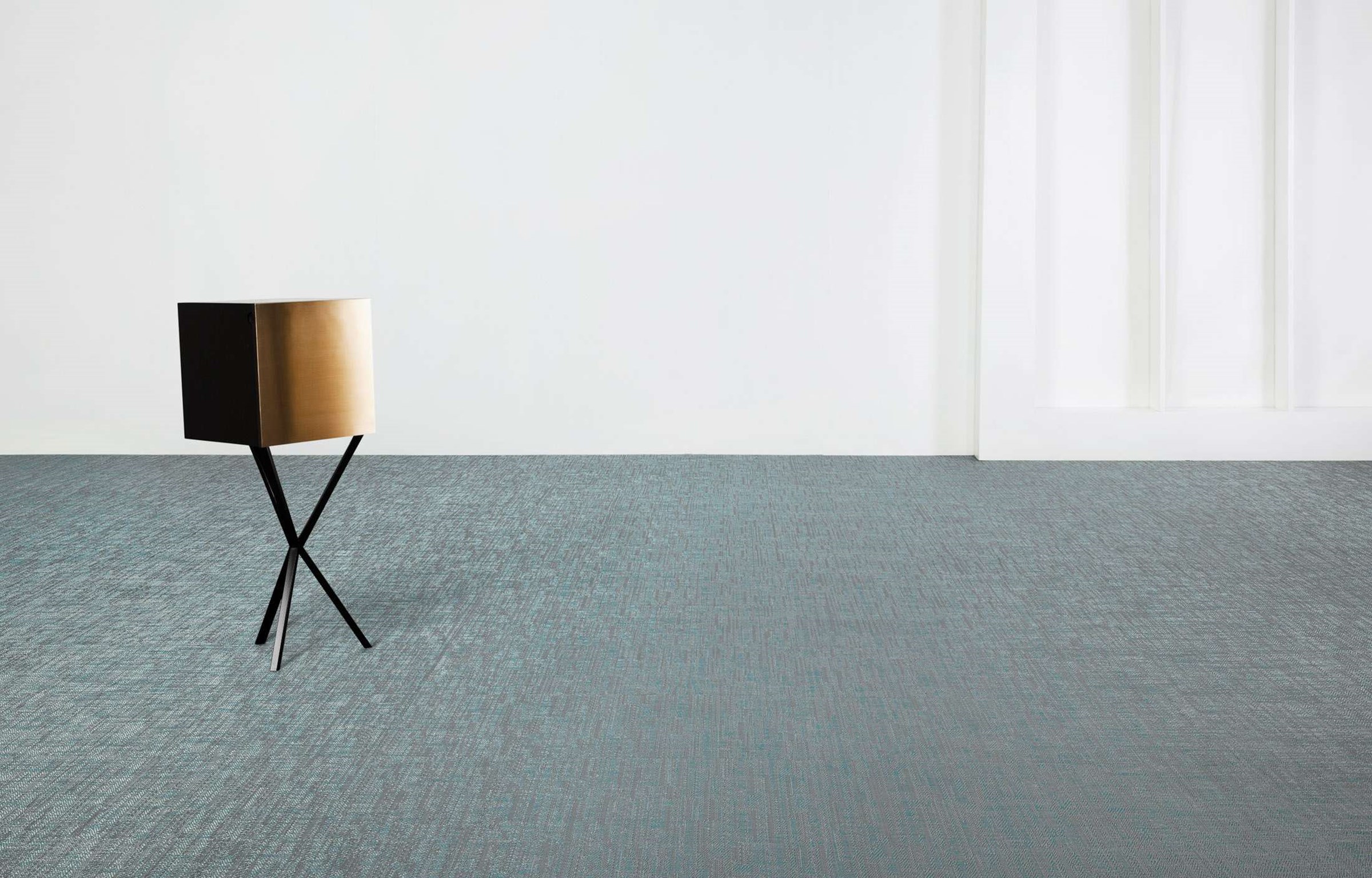 Виниловый пол Bolon плетёный Silence Illuminate 103707 500×500×3 фото в интерьере