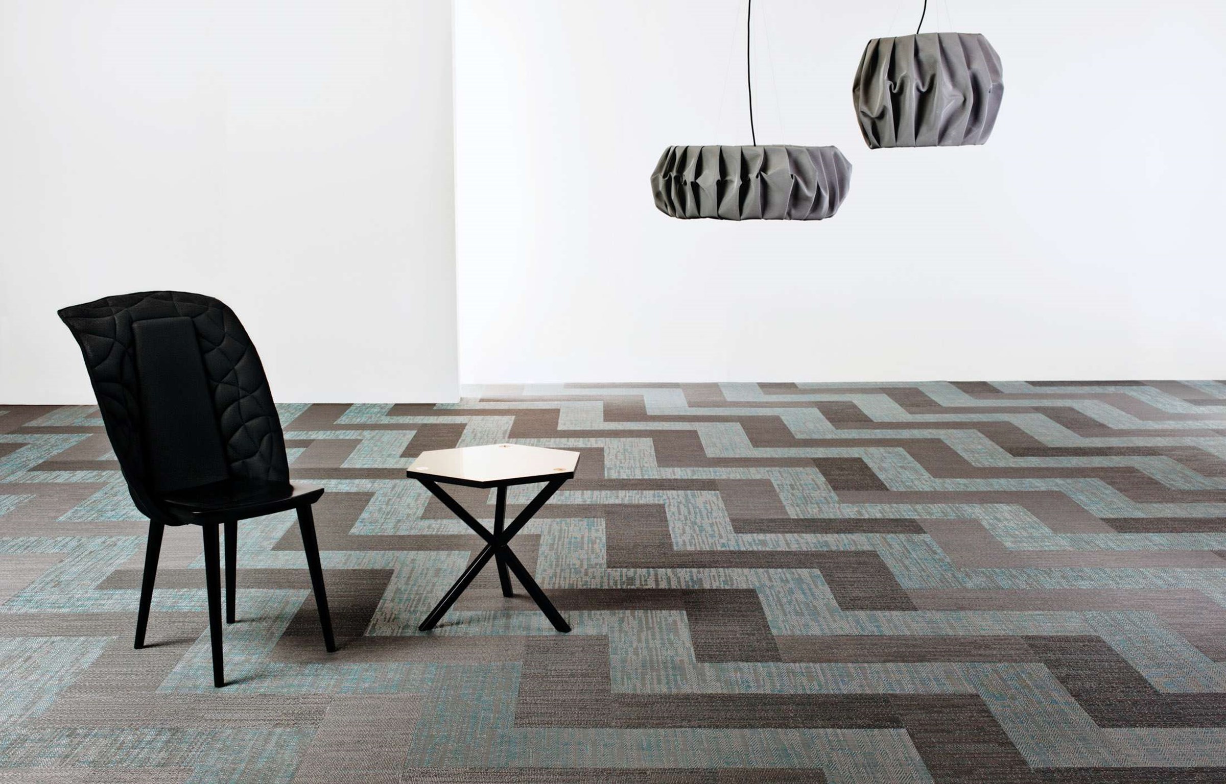 Виниловый пол Bolon плетёный Silence Illuminate 103707 500×500×3 фото в интерьере