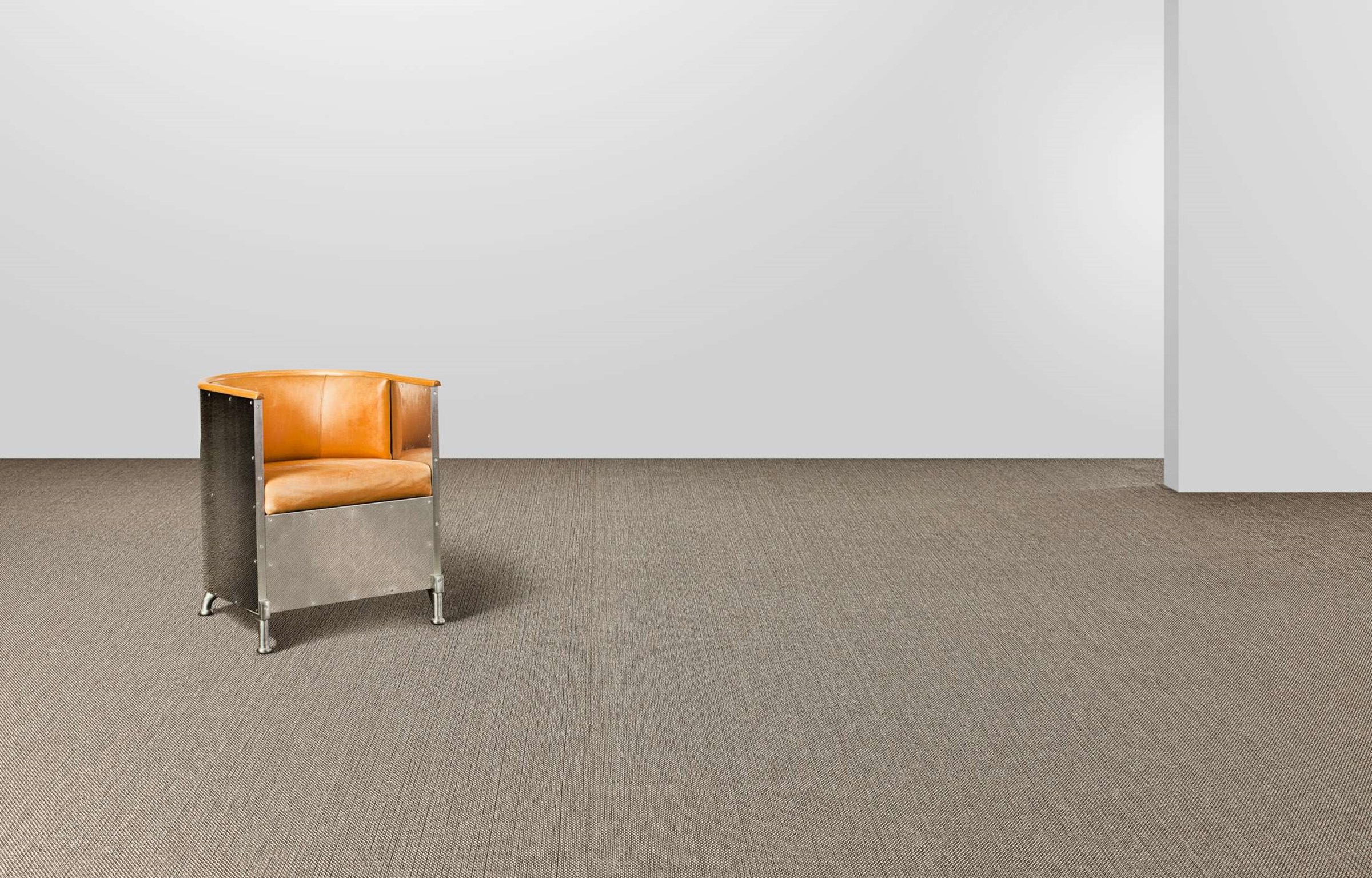 Виниловый пол Bolon плетёный BKB Sisal plain sand 102748 25000×2000×3 фото в интерьере