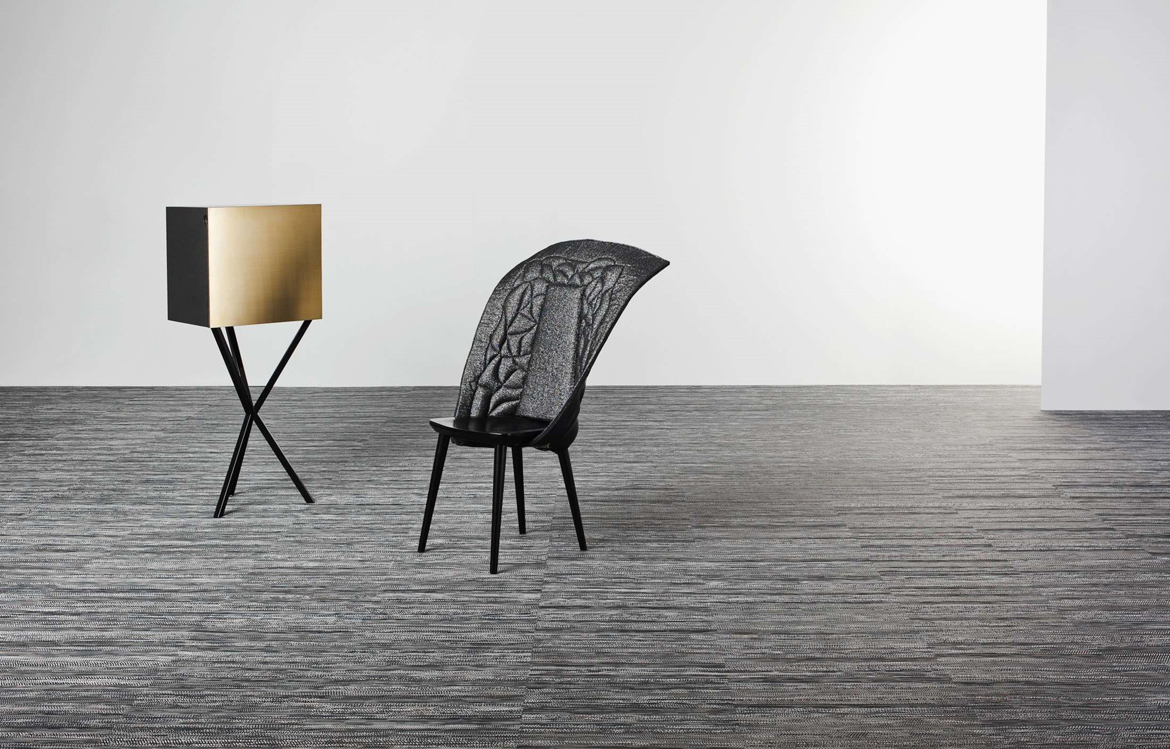 Виниловый пол Bolon плетёный Graphic Gradient Black 103642 25000×2000×3 фото в интерьере