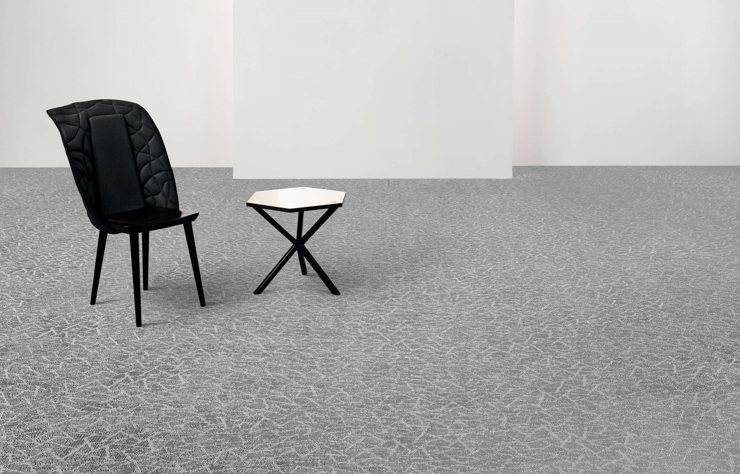 Виниловый пол Bolon плетёный Graphic Texture grey 103735 500×500×3 фото в интерьере