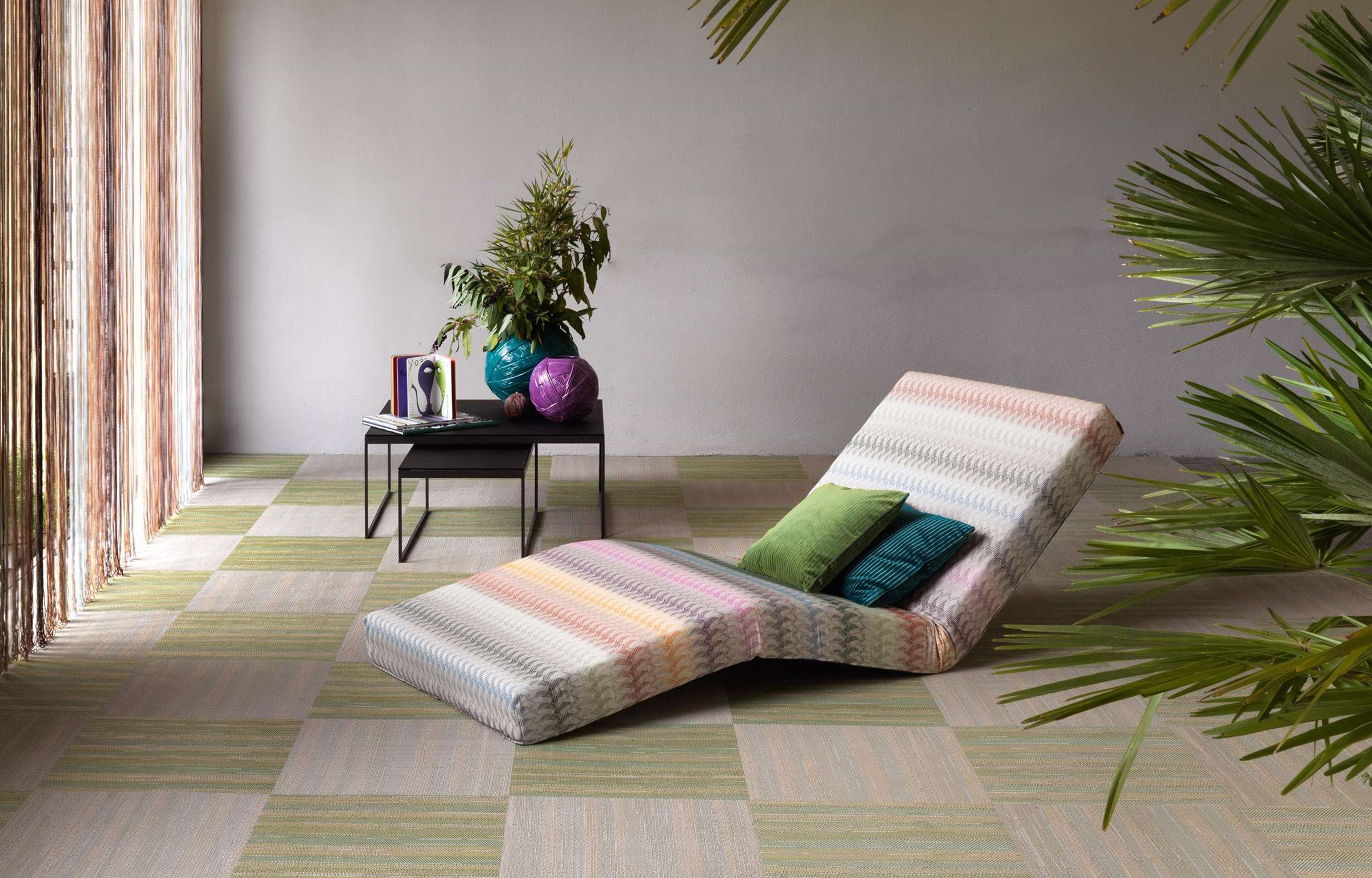 Виниловый пол Bolon плетёный Missoni Flame patch green 500×500×3 фото в интерьере Виниловый пол Bolon плетёный Missoni Flame patch green 500×500×3 фото в интерьере
