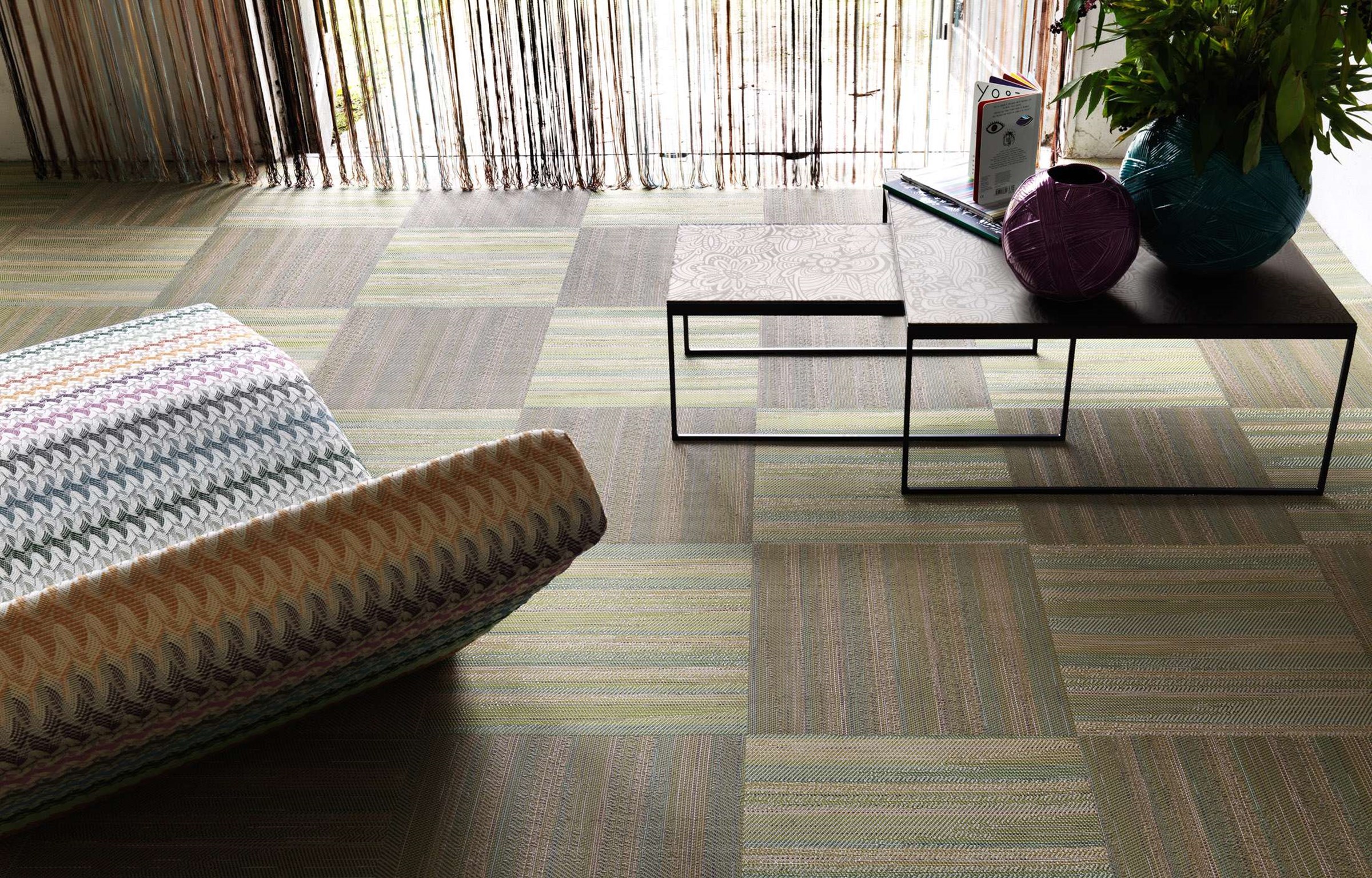 Виниловый пол Bolon плетёный Missoni Flame patch green 500×500×3 фото в интерьере Виниловый пол Bolon плетёный Missoni Flame patch green 500×500×3 фото в интерьере